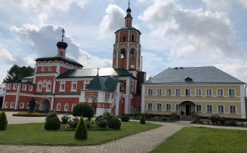 В древнем храме города Вязьмы установили окна Deceuninck